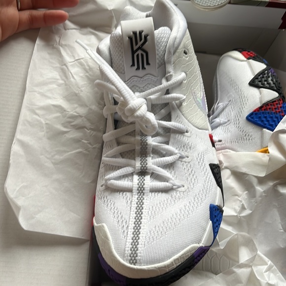 Brand new Kyrie 4 GS 4.5Y white / multicolour - Picture 5 of 8
